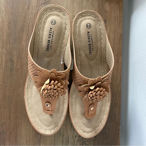 NEW Alexis Bendel Women's Mid-Heel Comfort Flower Thong Wedge tan - Picture 10 of 10